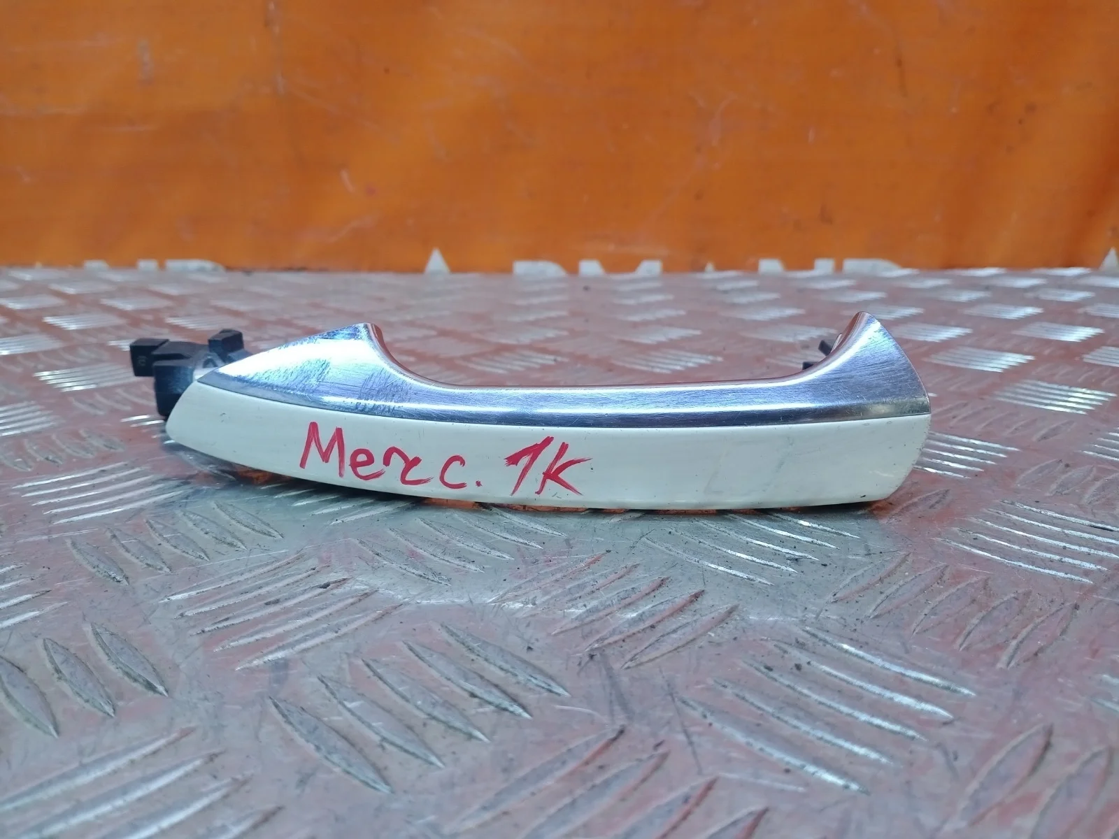 Ручка двери внешняя Mercedes -Class 2006-2015 W204