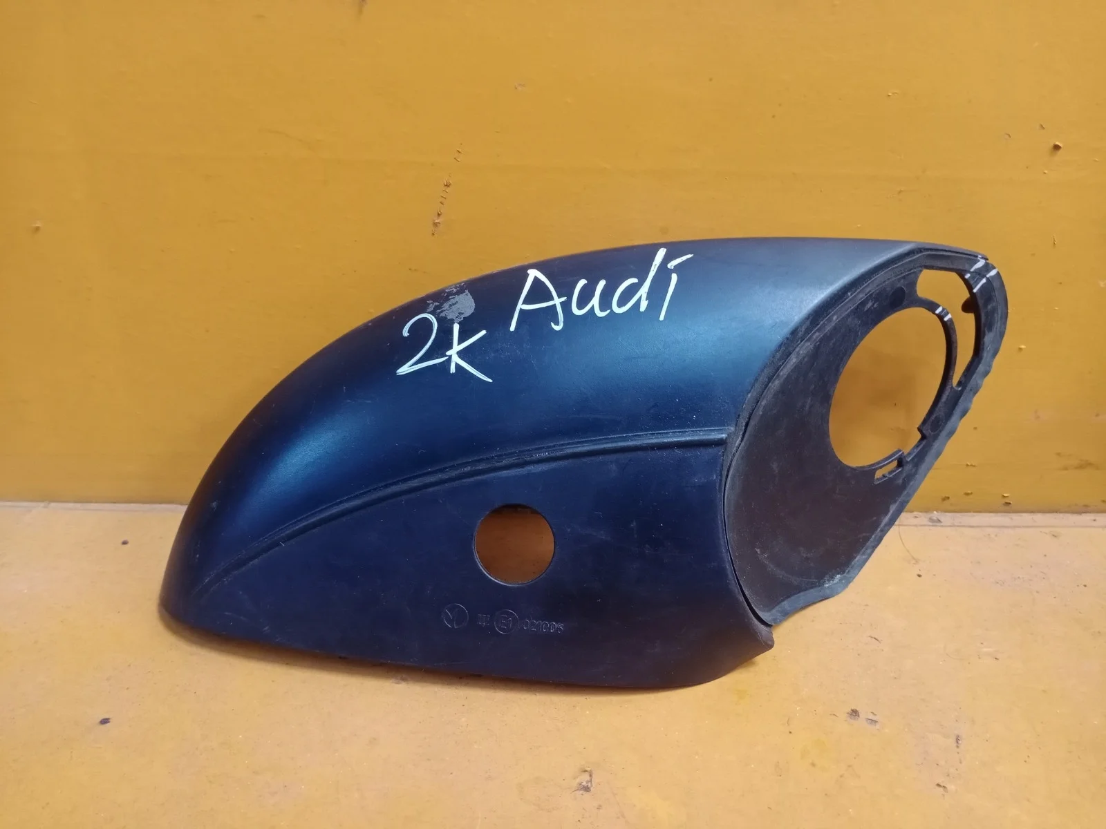 Крышка зеркала нижняя Audi Q5 2008-2017 8R