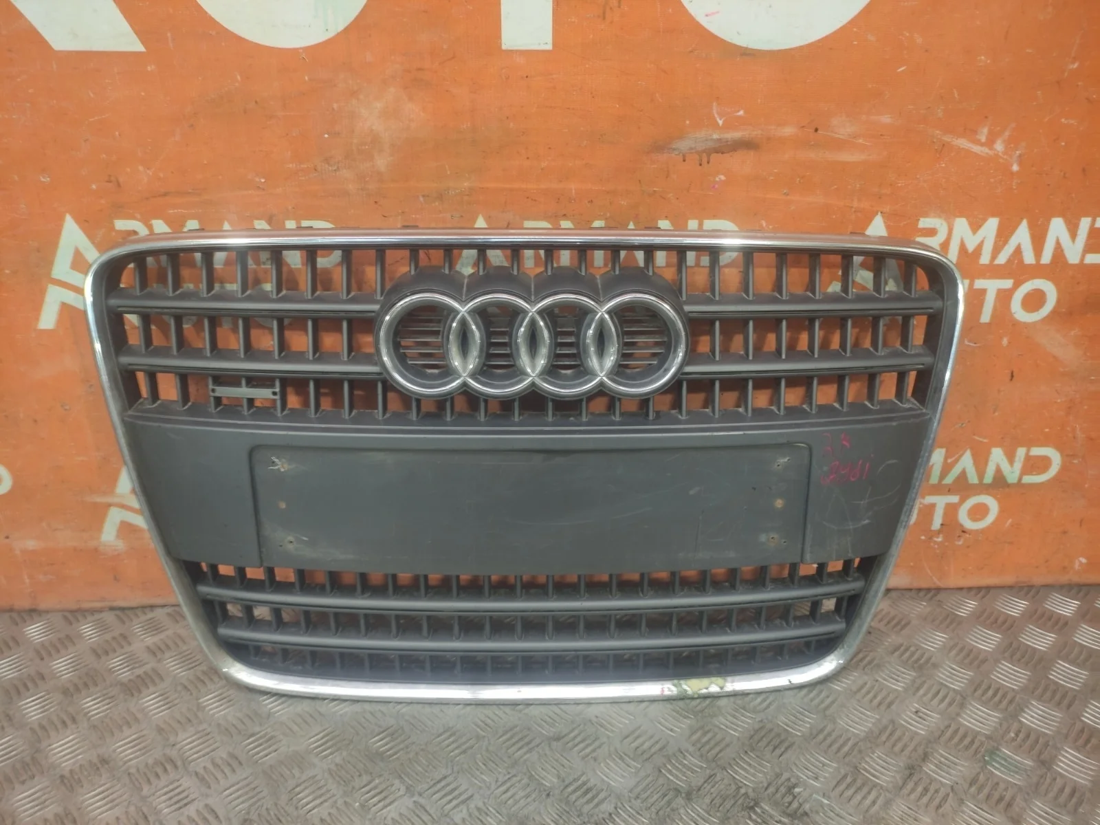 Решетка радиатора Audi Q7 2005-2009 1 4L