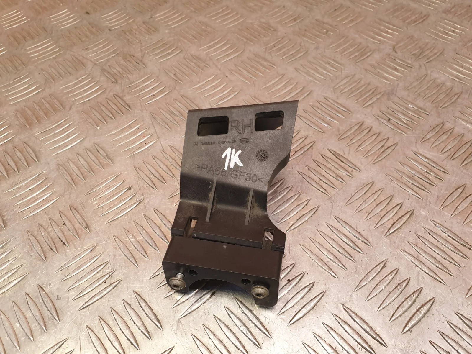 Кронштейн фароомывателя Mercedes ML-Class 2005-2011 W164