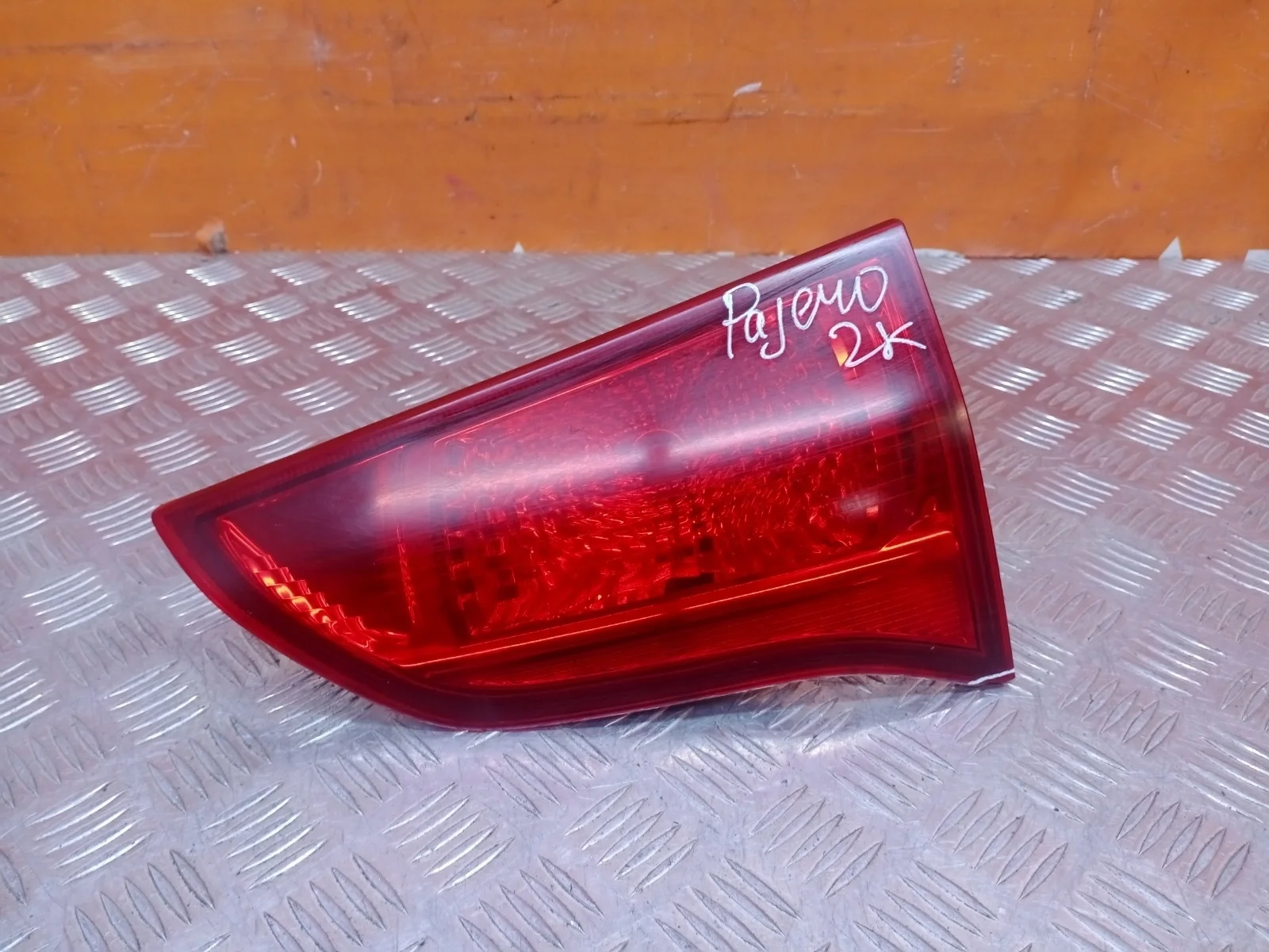 Фонарь внутренний Mitsubishi Pajero Sport 2008-2016