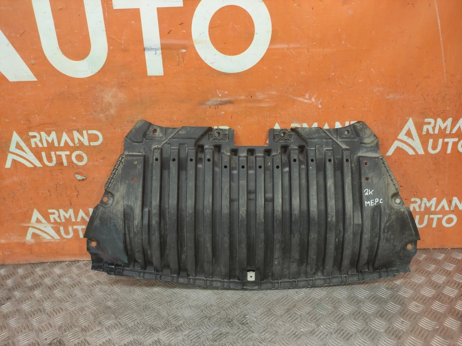 Пыльник двигателя Mercedes -Class 2016-нв W213