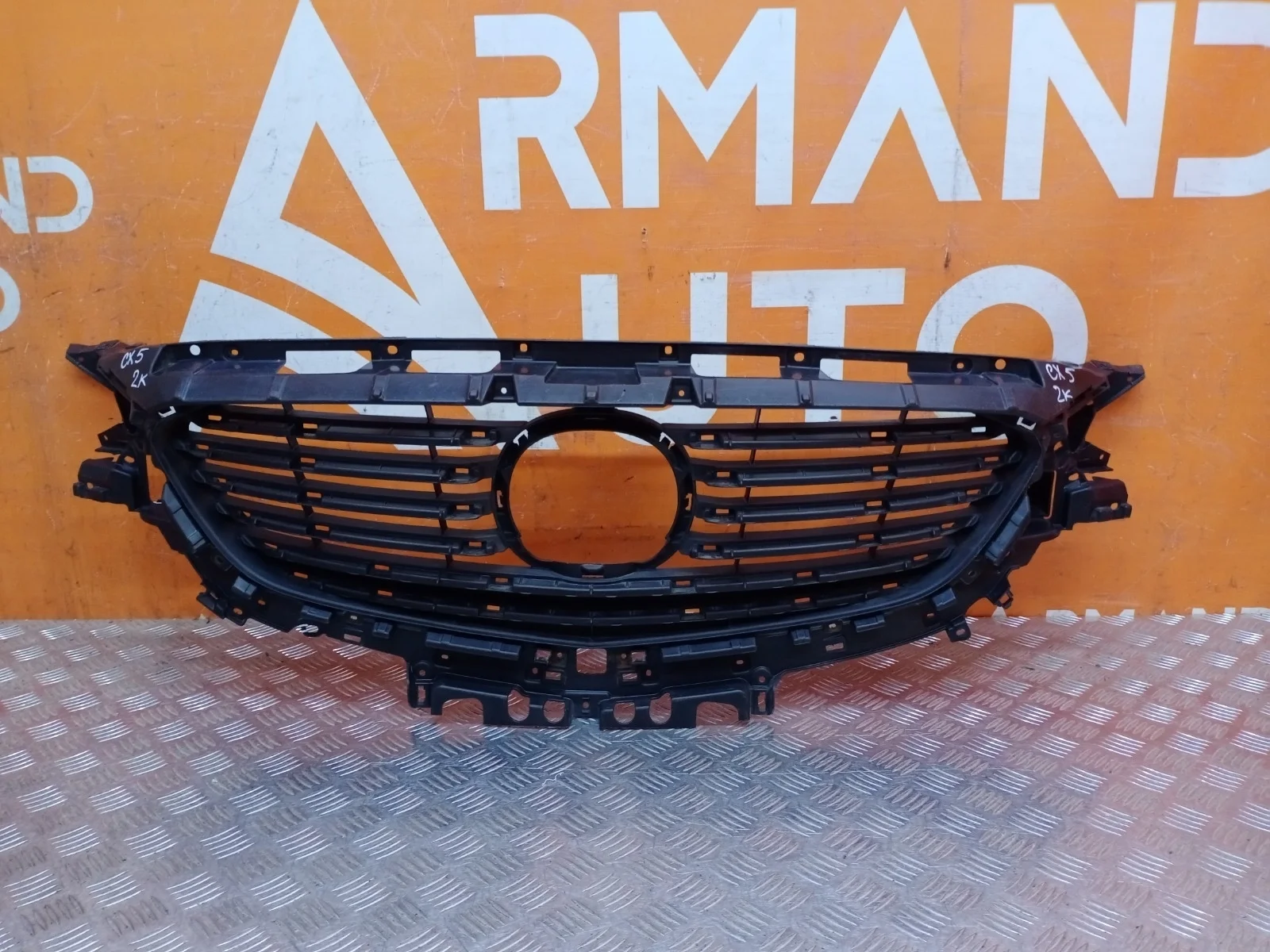 Решетка радиатора Mazda 6 2015-2018 3 GJ