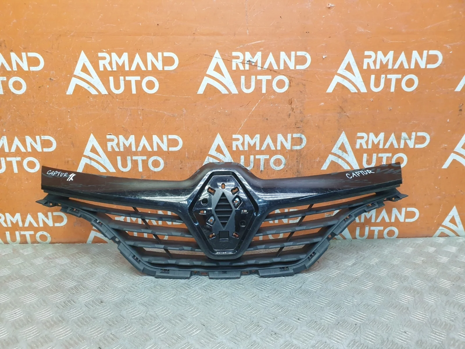 Решетка радиатора Renault Kaptur 2016-нв