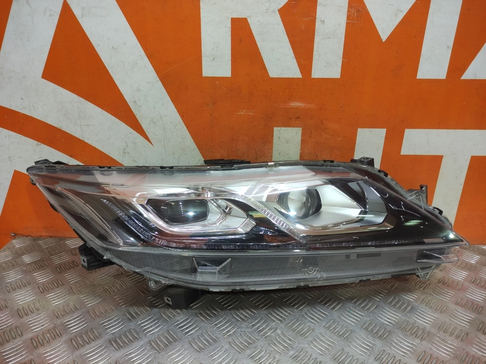 Фара Mitsubishi Eclipse Cross 2017-нв