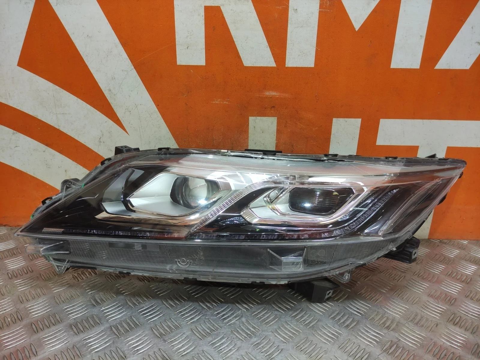 Фара Mitsubishi Eclipse Cross 2017-нв