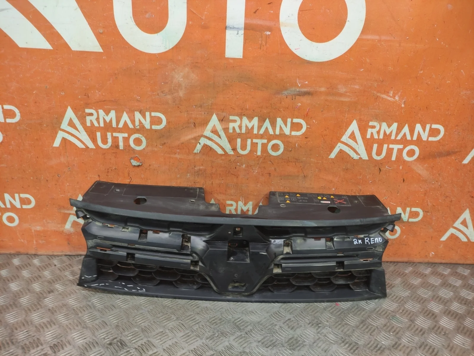 Решетка радиатора Renault Duster 2015-2021