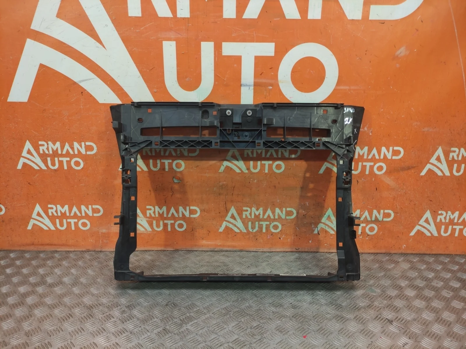 Панель передняя (суппорт радиатора) Skoda Karoq 2017-нв