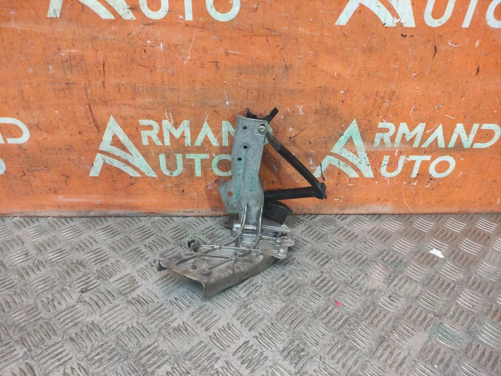 Кронштейн панели передней Mercedes GLC-Class 2015-нв X253