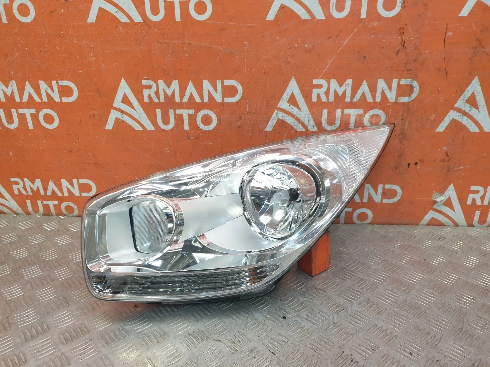 Фара Kia Venga 2009-2018 DN