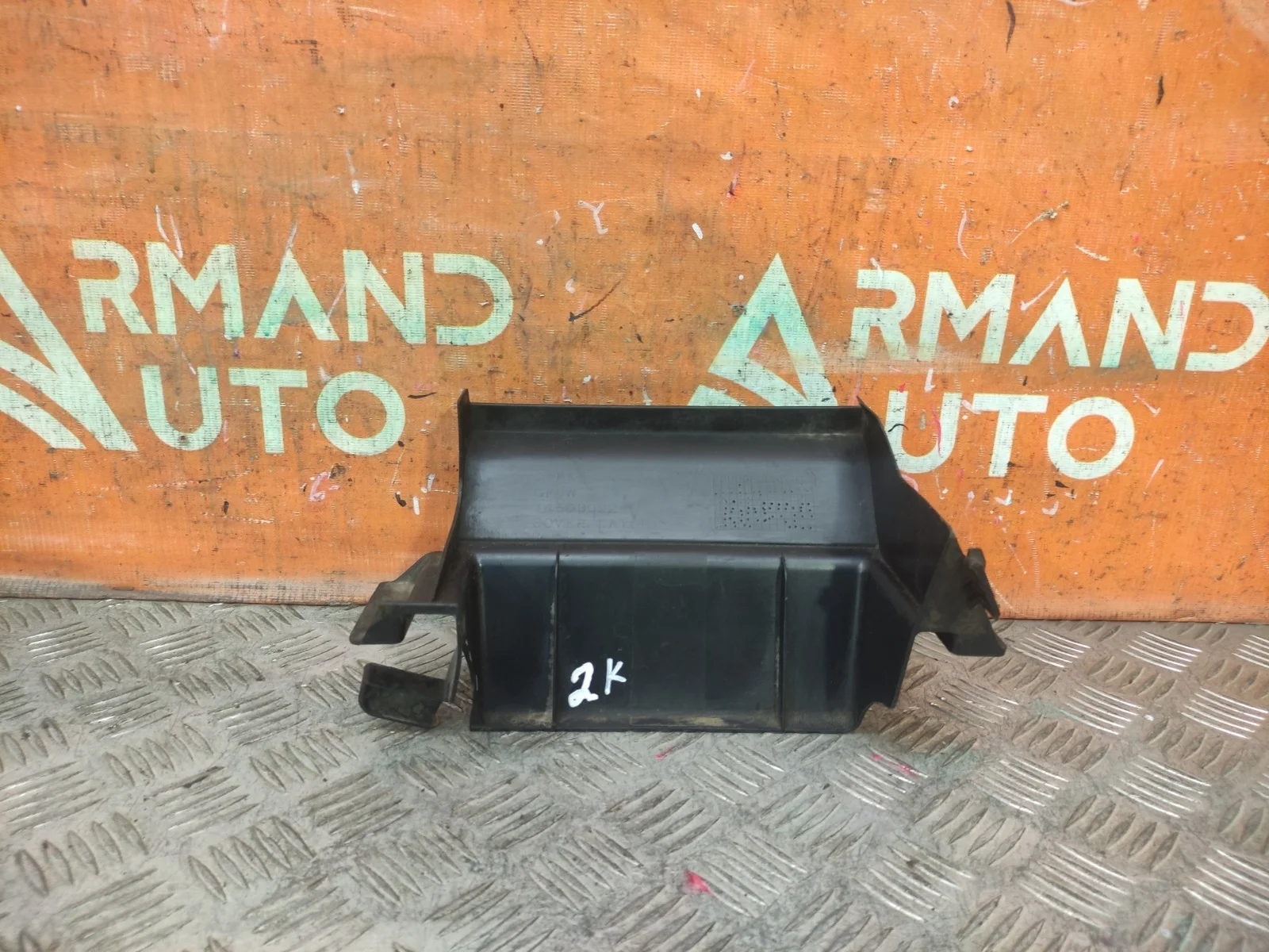 Кронштейн решетки радиатора Mitsubishi Outlander 2014-нв 3