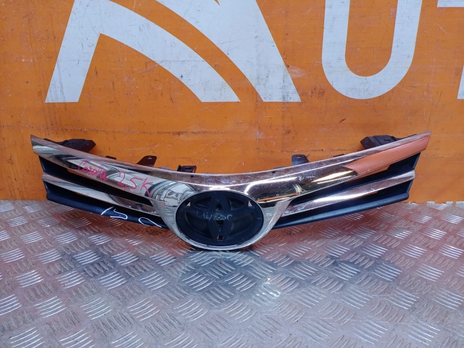 Решетка радиатора Toyota Corolla 2015-2019 11 E160 E170 E180