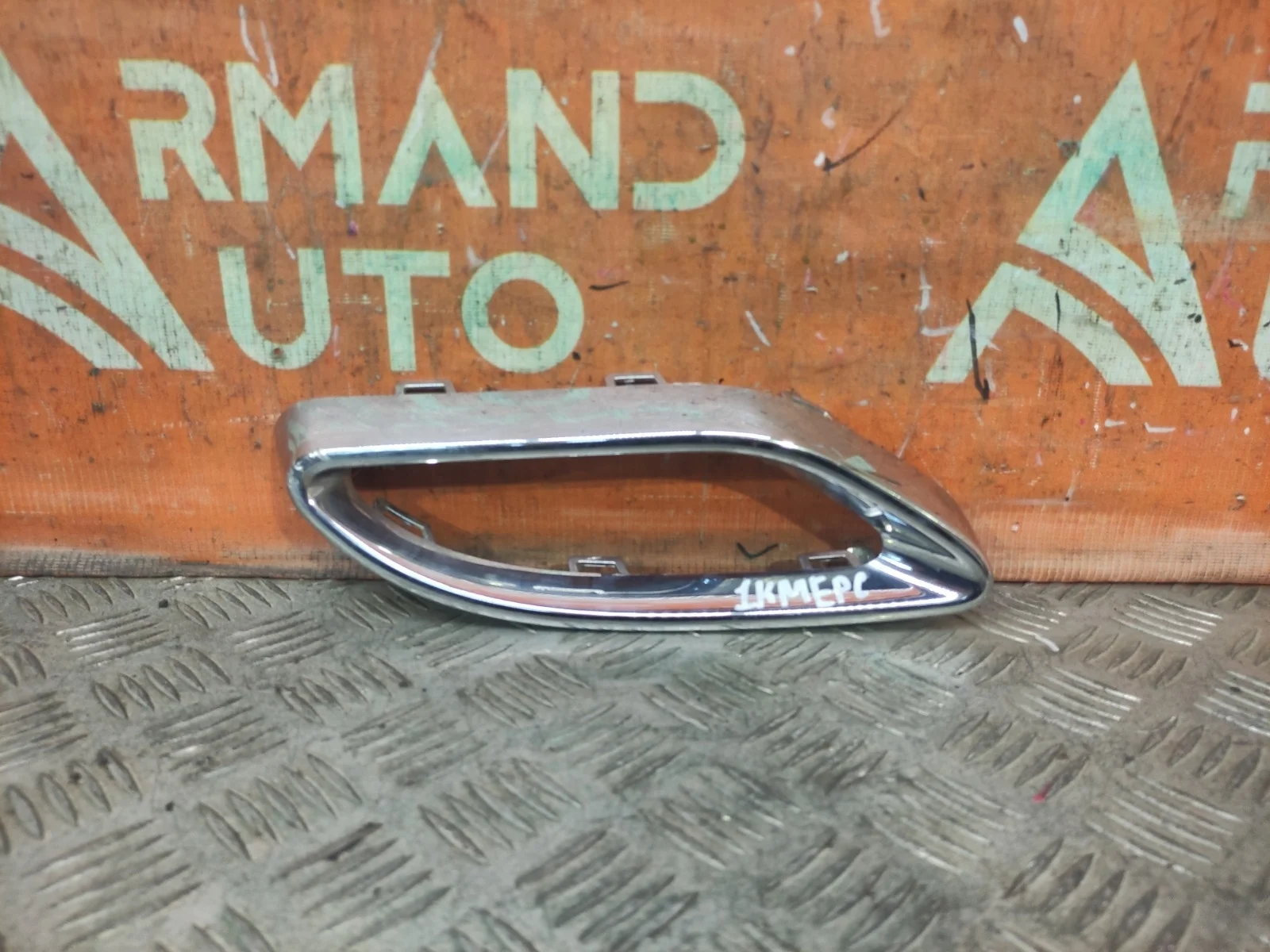 Окантовка выхлопной трубы Mercedes GLC-Class 2015-2019 X253