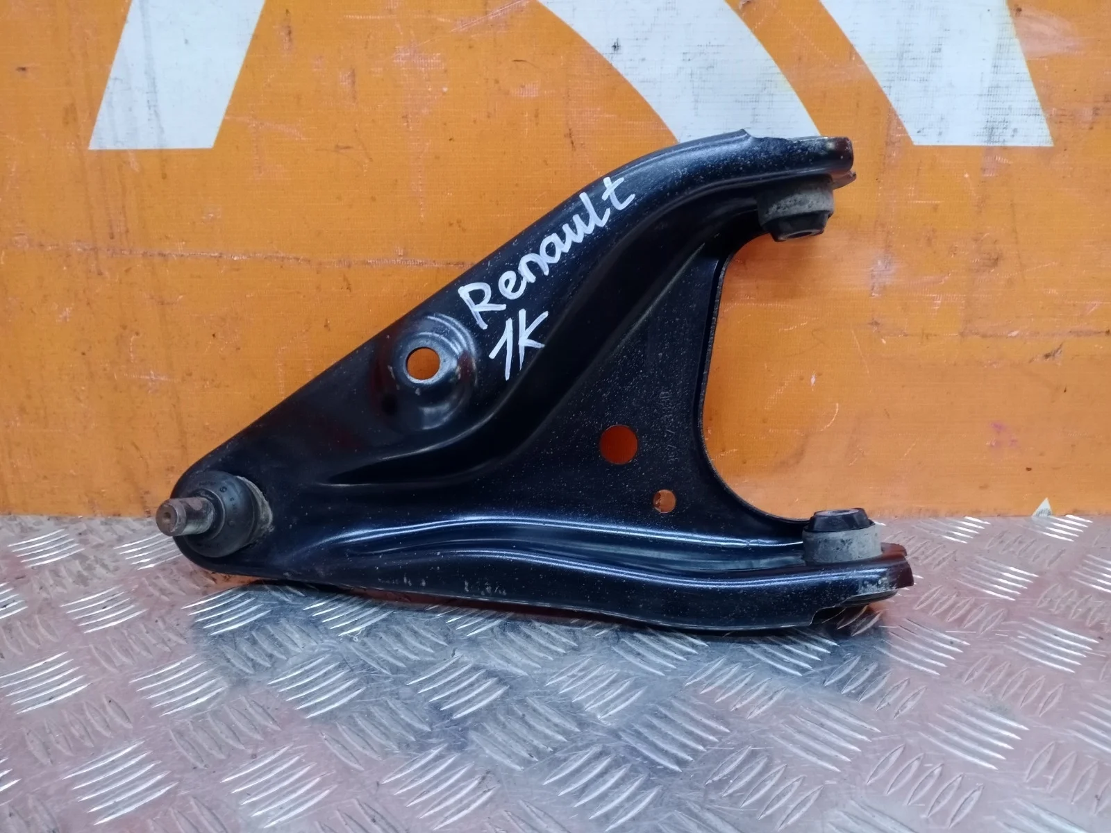 Рычаг подвески RENAULT Logan 2012-2022