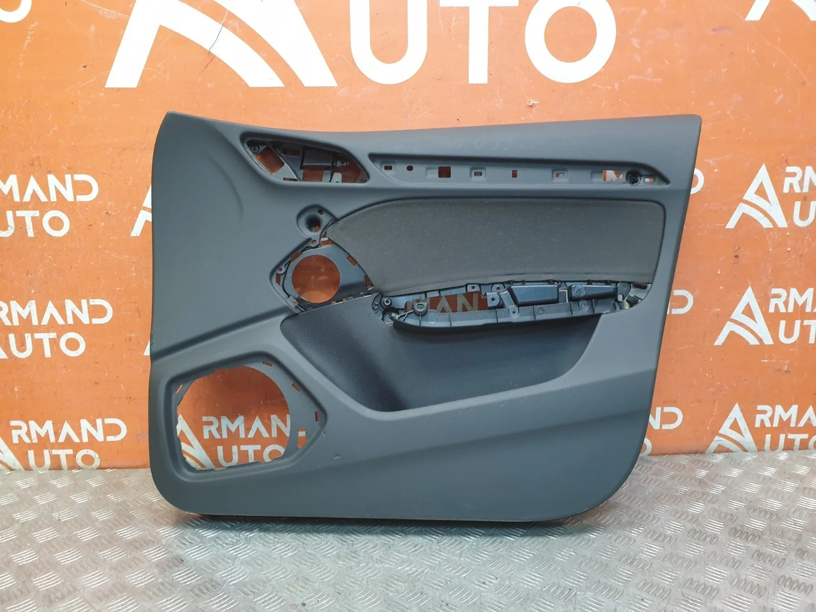 Обшивка двери Audi Q3 2011-2018 8U