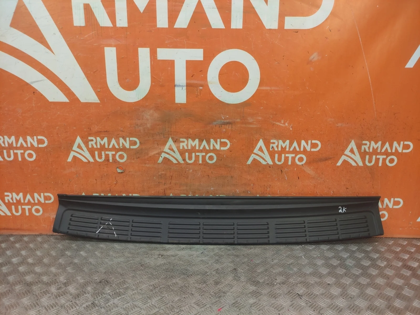 Накладка бампера верхняя Toyota Land Cruiser 2007-2021