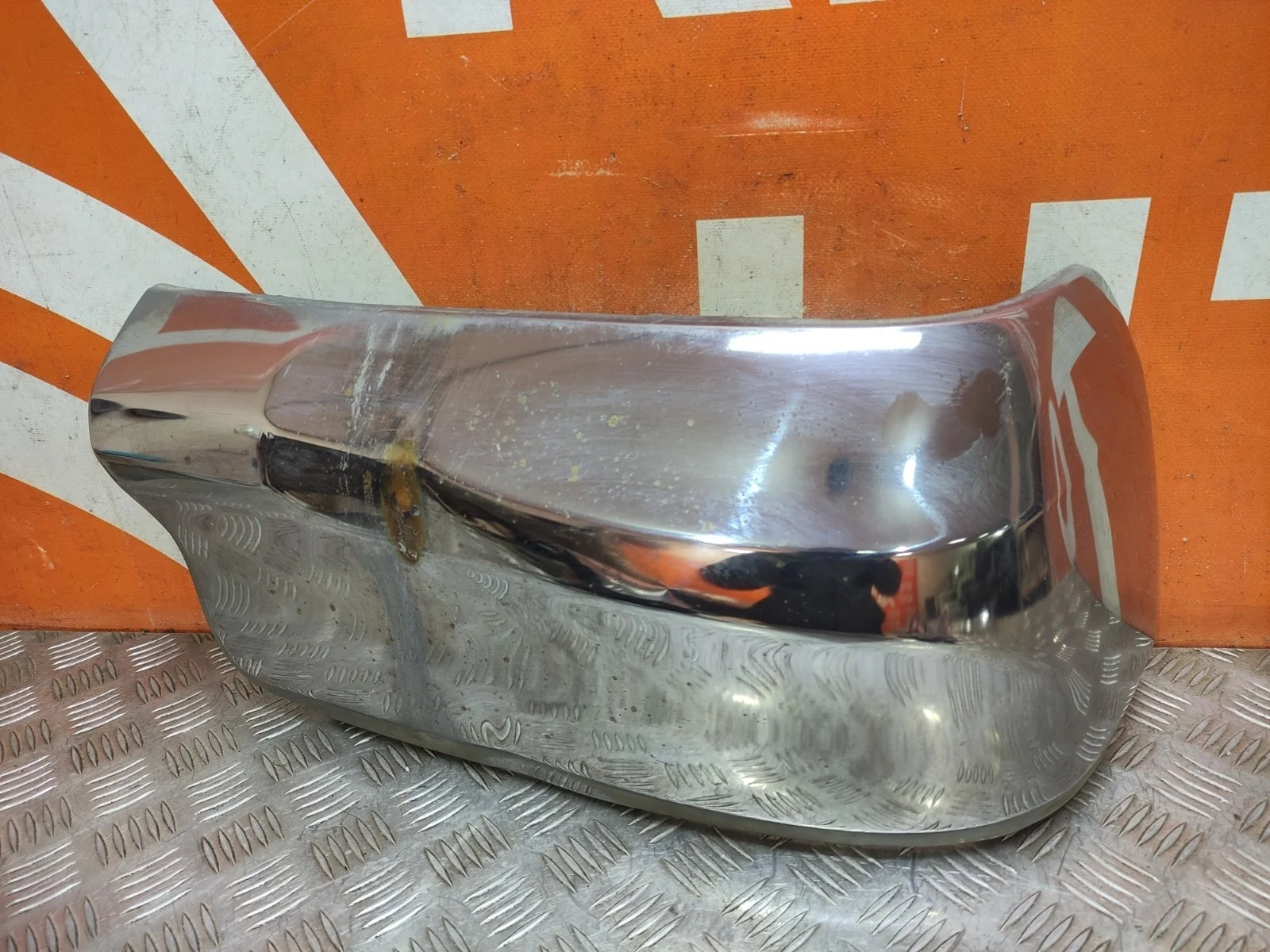 Накладка бампера Toyota Hilux 2015-нв 8