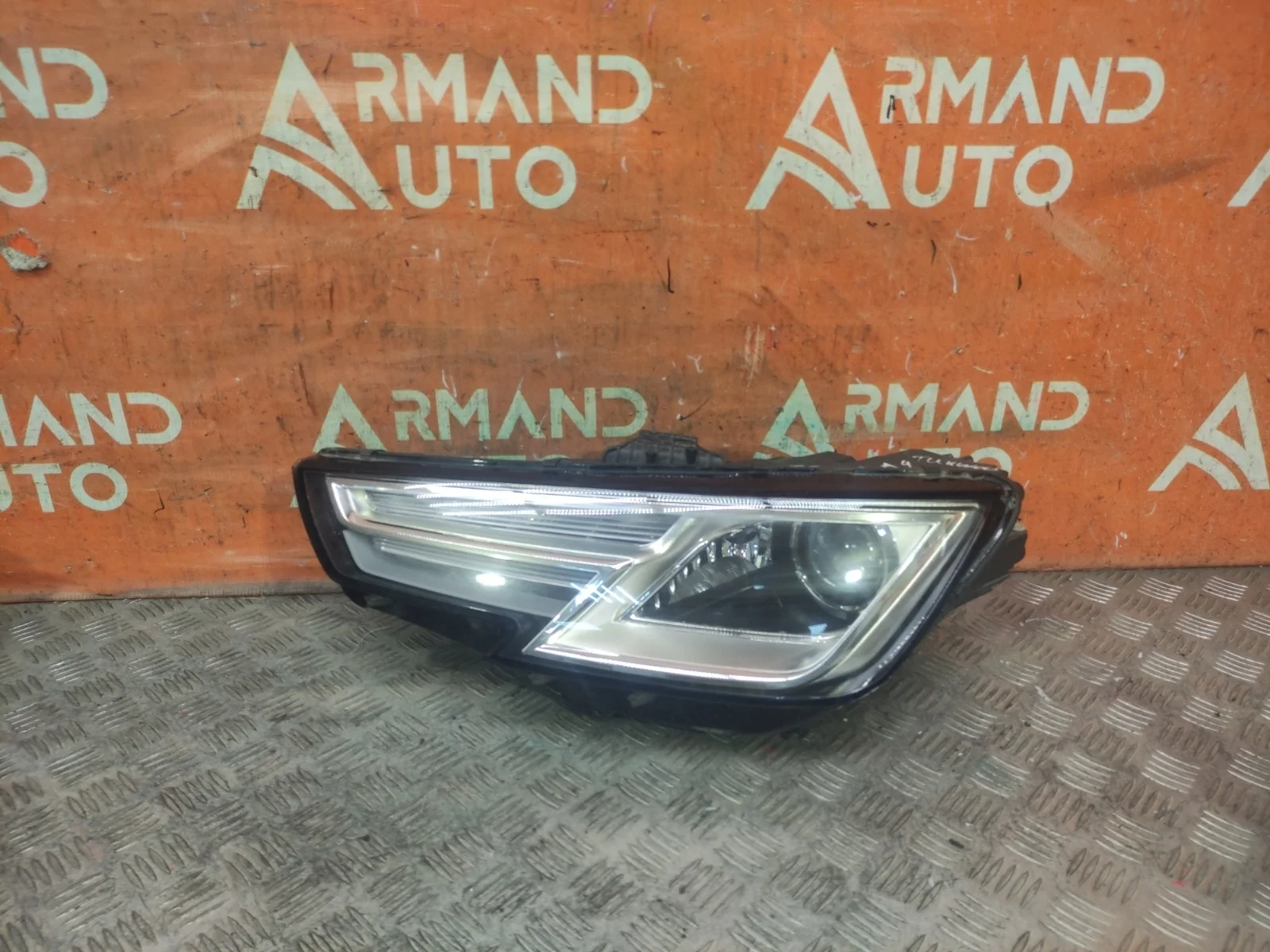 Фара Audi A4 2015-2020 B9