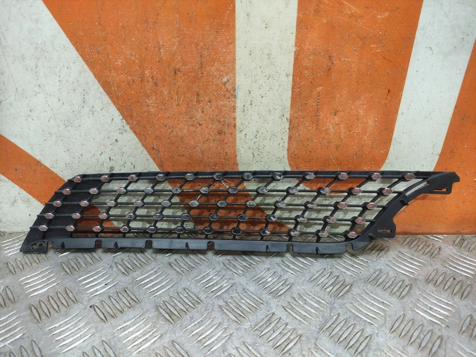 Накладка решетки радиатора верхняя Mercedes CLA-Class 2019-нв C118