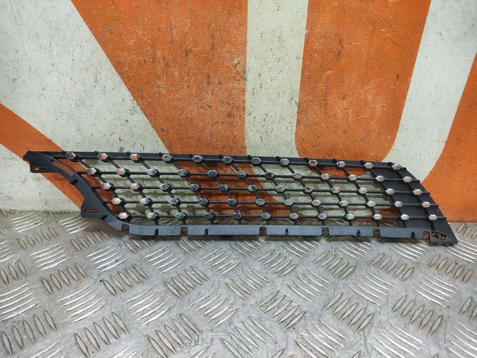 Накладка решетки радиатора верхняя Mercedes CLA-Class 2019-нв C118