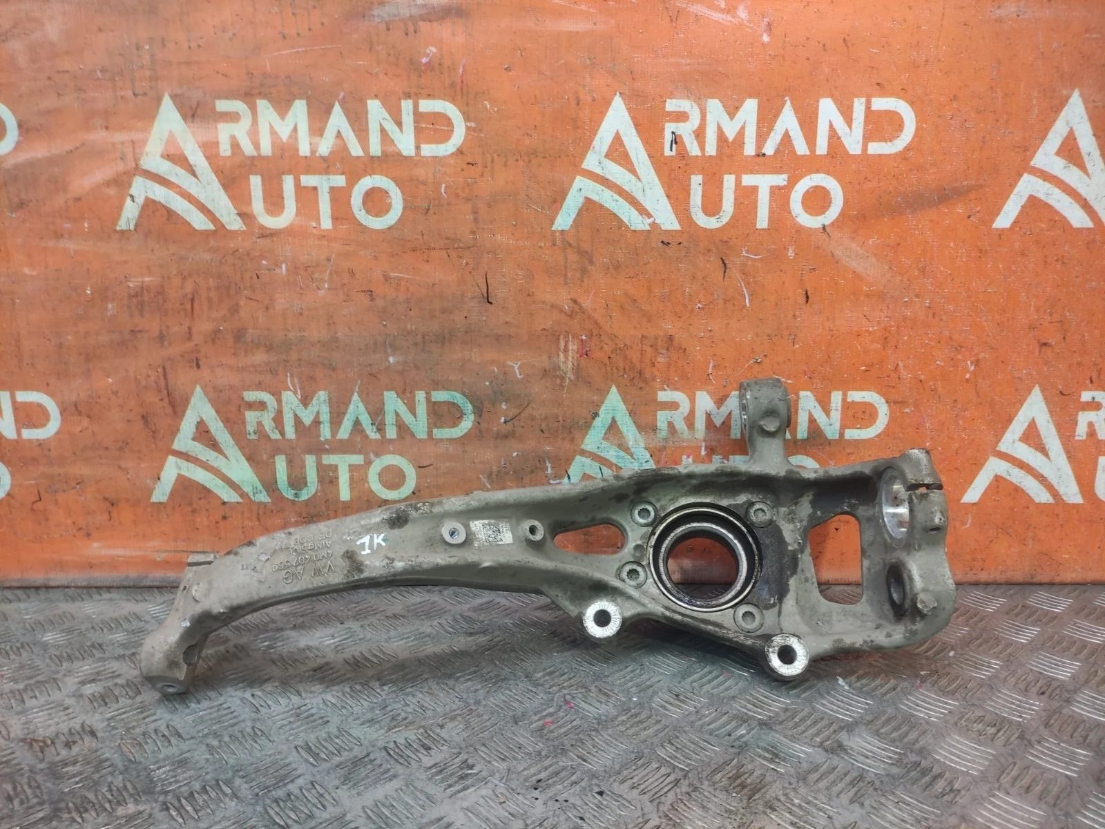 Кулак поворотный Audi Q7 2015-нв 4M