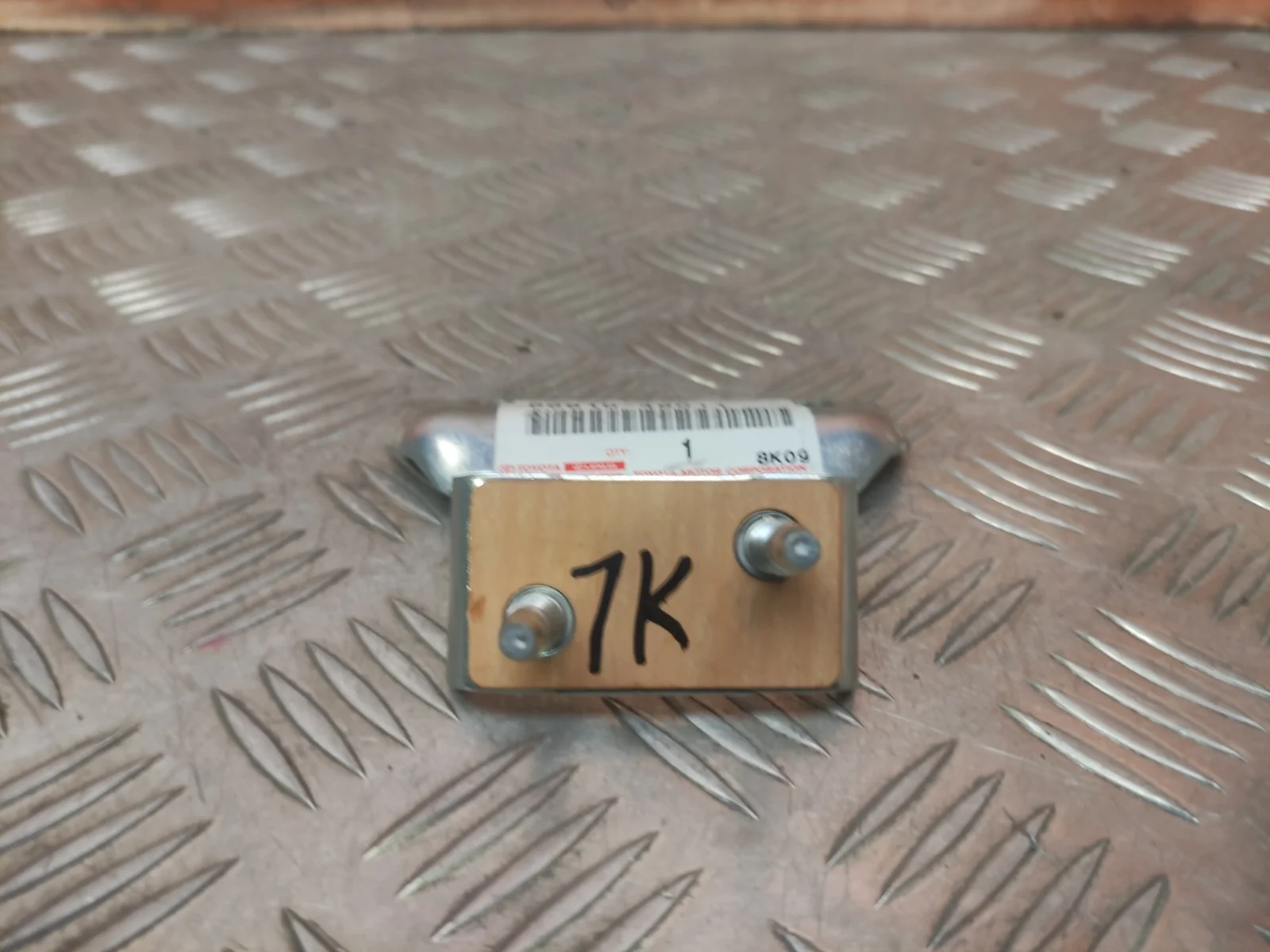 Петля двери багажника Lexus NX 2014-2021