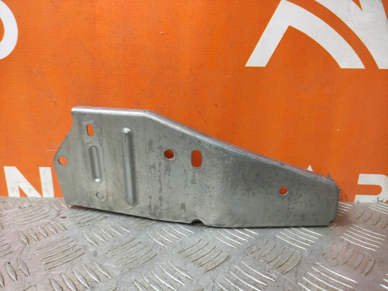 Кронштейн усилителя бампера верхний Mitsubishi Outlander 2012-нв 3