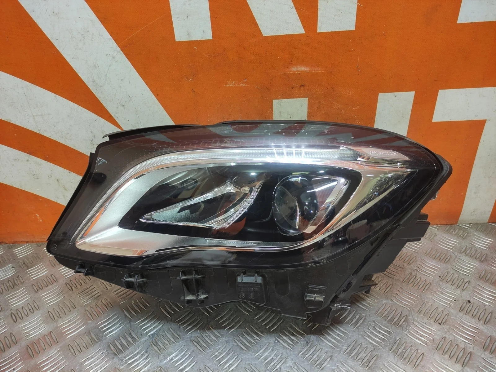 Фара Mercedes GLA-Class 2017-2020 X156