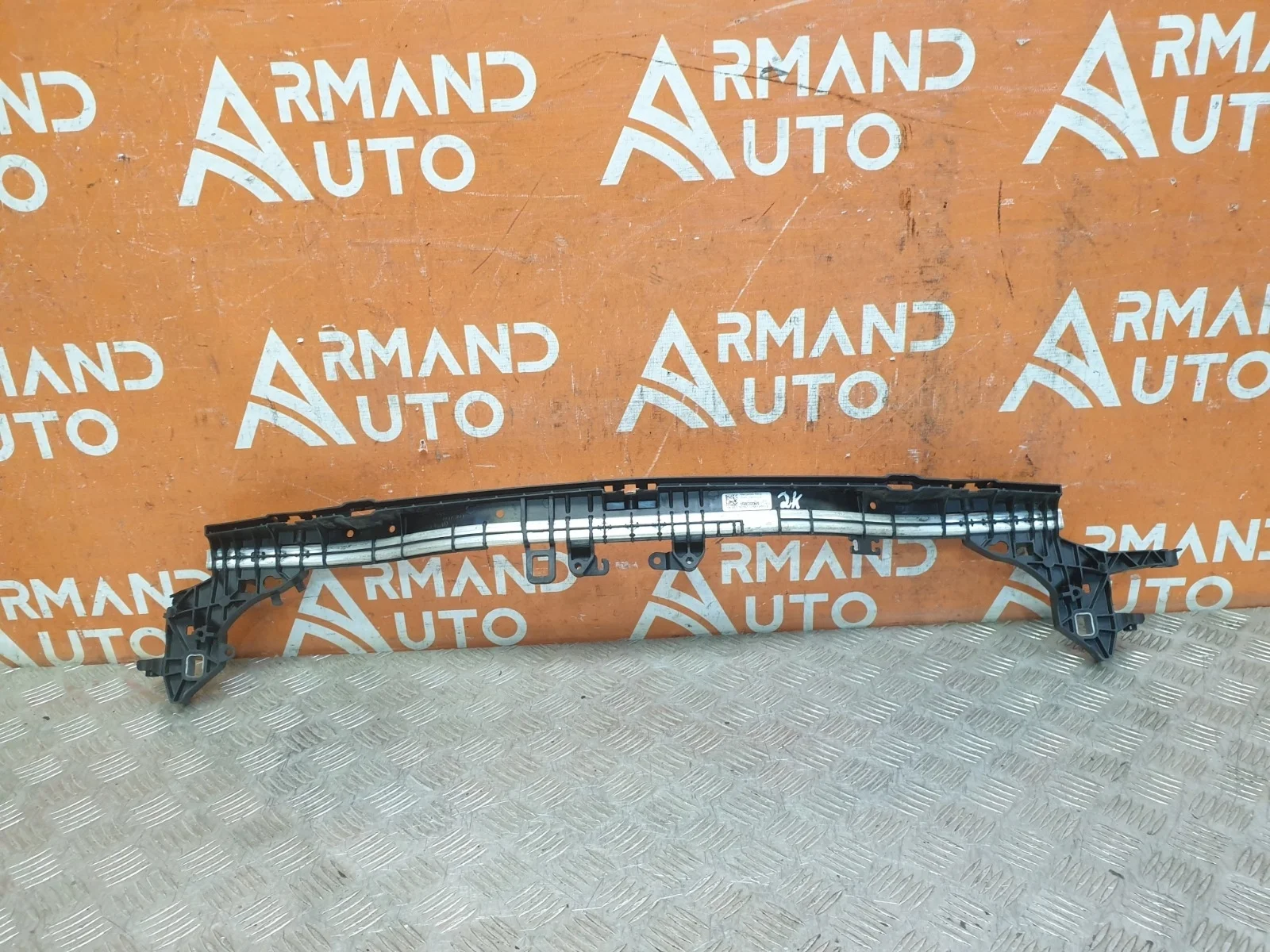 Кронштейн радиатора верхний Mercedes -Class 2016-нв W213