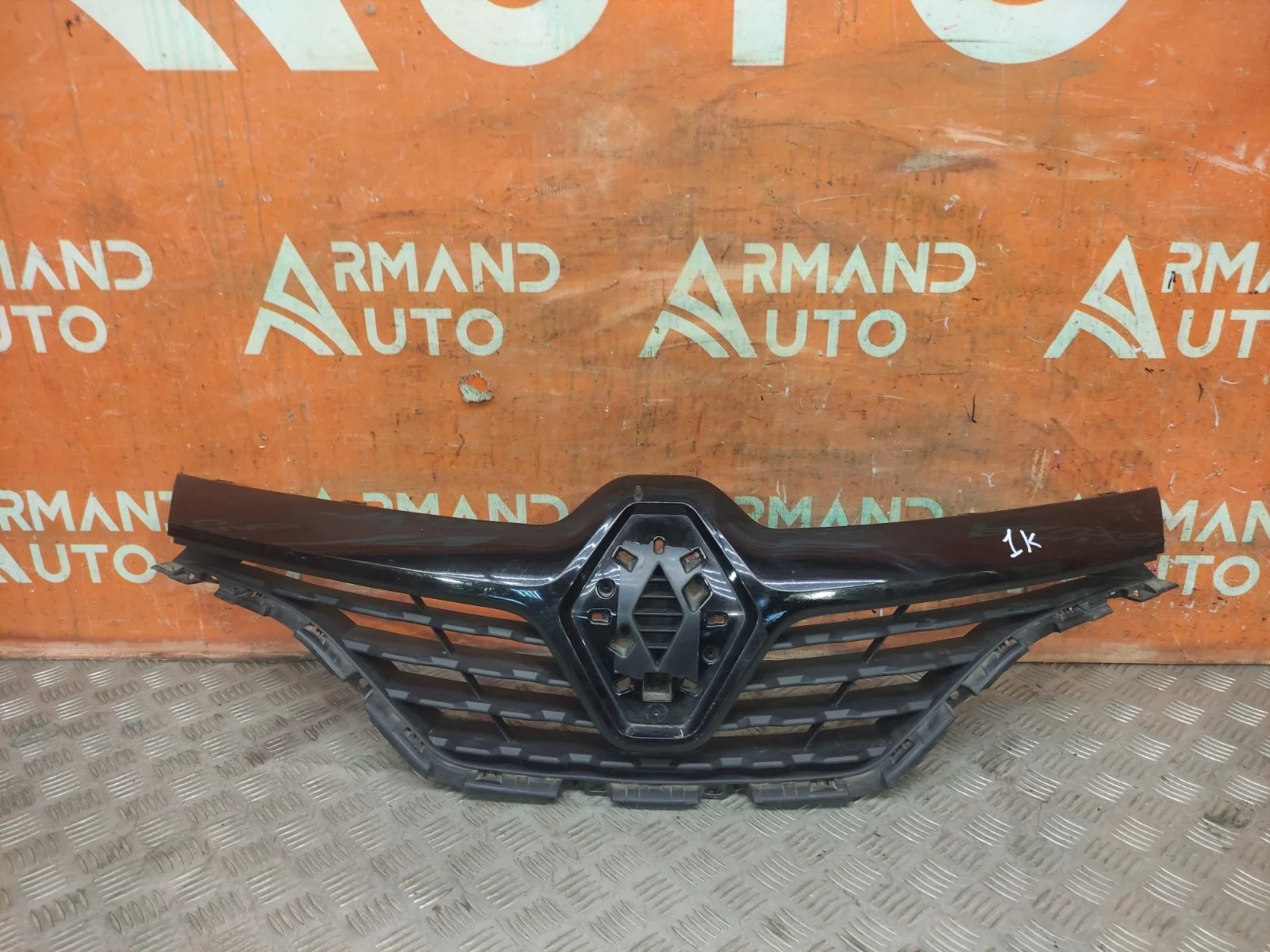 Решетка радиатора RENAULT Kaptur 2016-нв