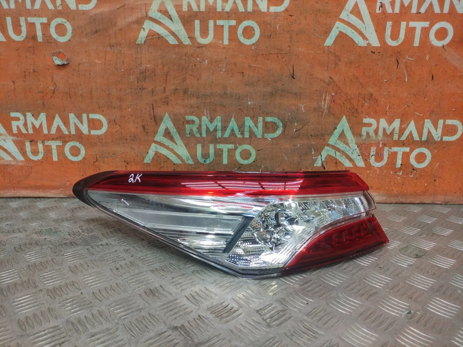 Фонарь внешний Toyota Camry 2017-нв 8 XV70