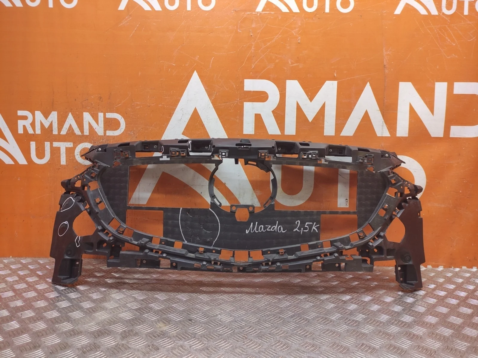 Кронштейн решетки радиатора Mazda 6 2018-нв 3 GJ