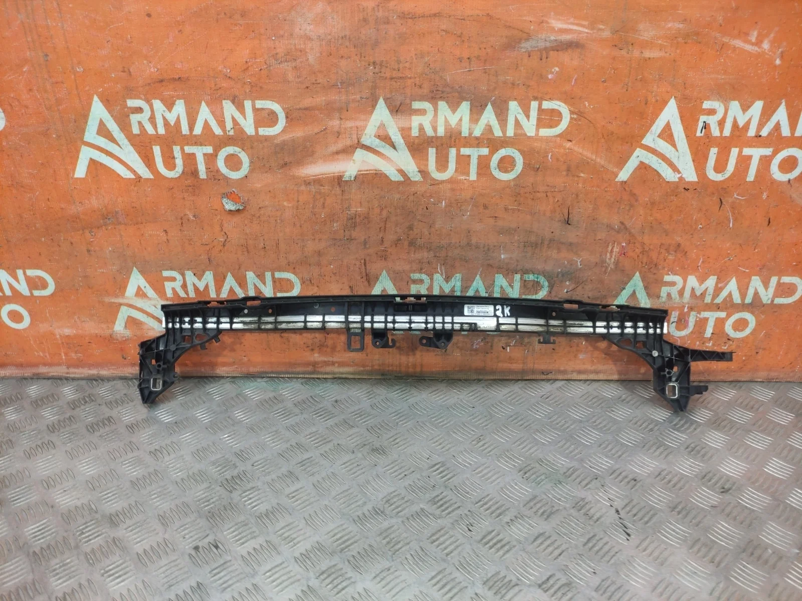 Кронштейн радиатора верхний Mercedes -Class 2016-нв W213