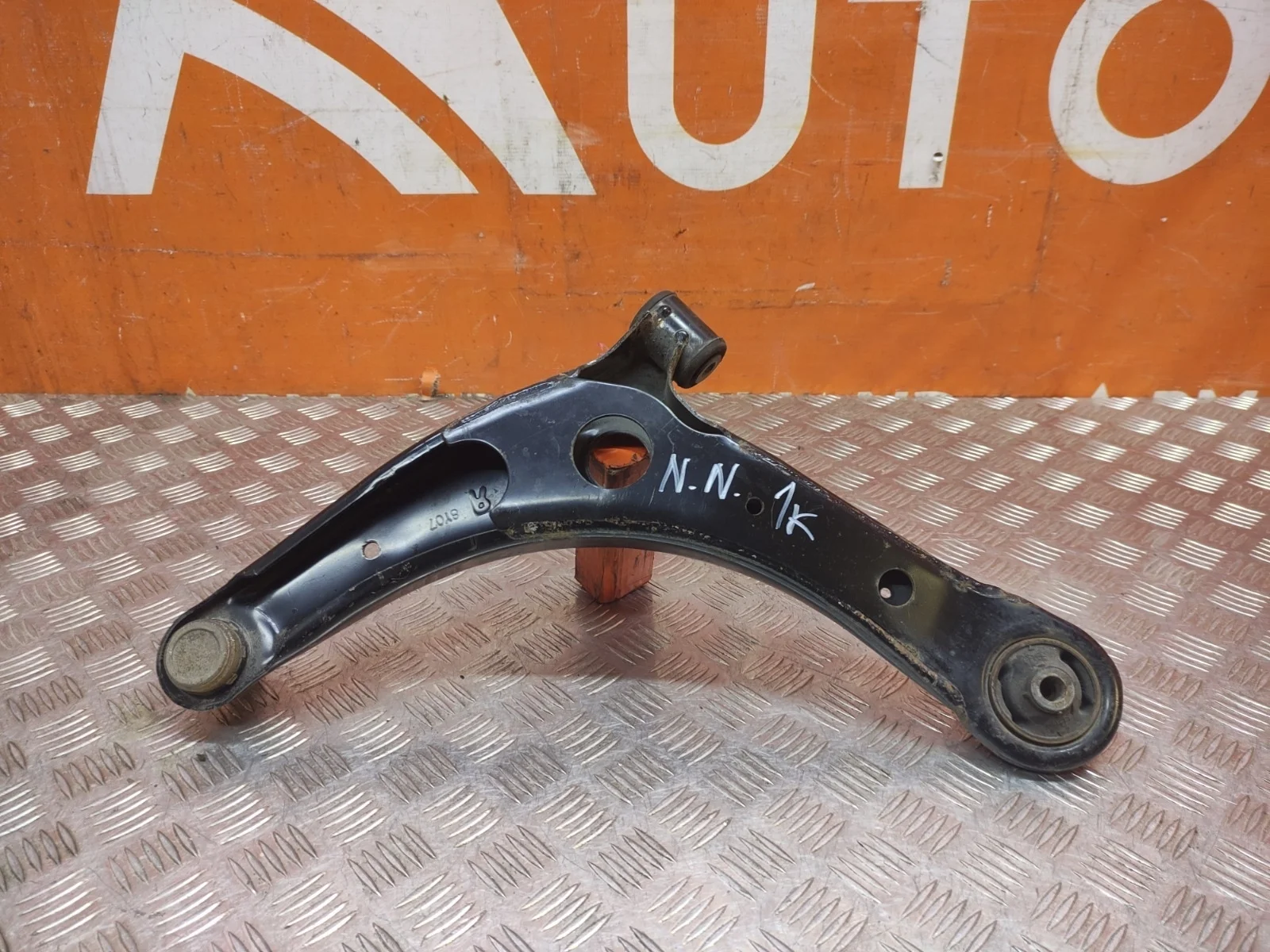 Рычаг подвески нижний Mitsubishi Lancer 2007-2017 10