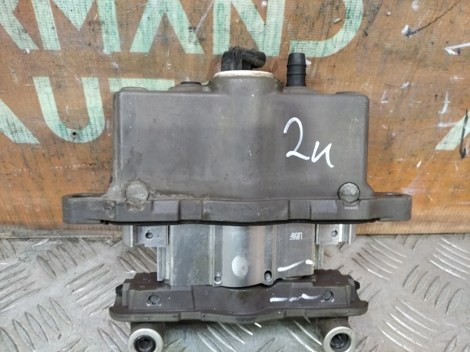 Пиропатрон капота Mercedes class 2009-2013 W212, S212, C207