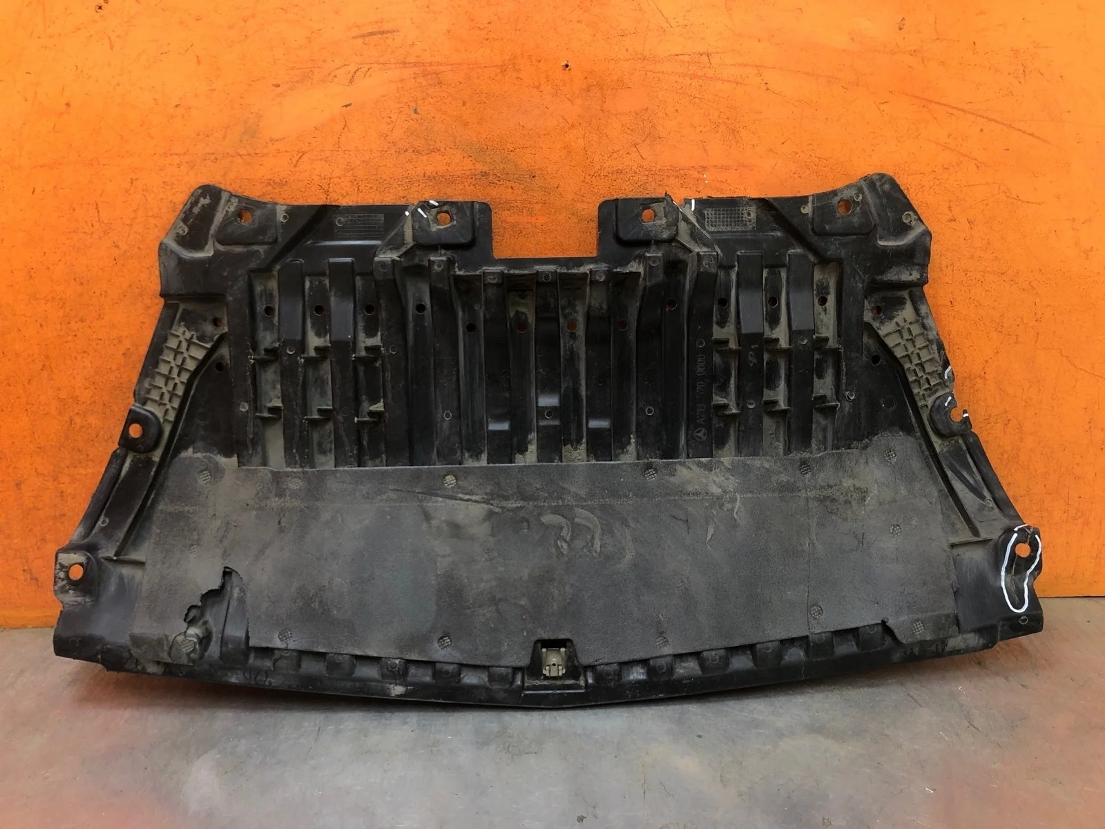 Пыльник двигателя Mercedes -Class 2016-нв W213