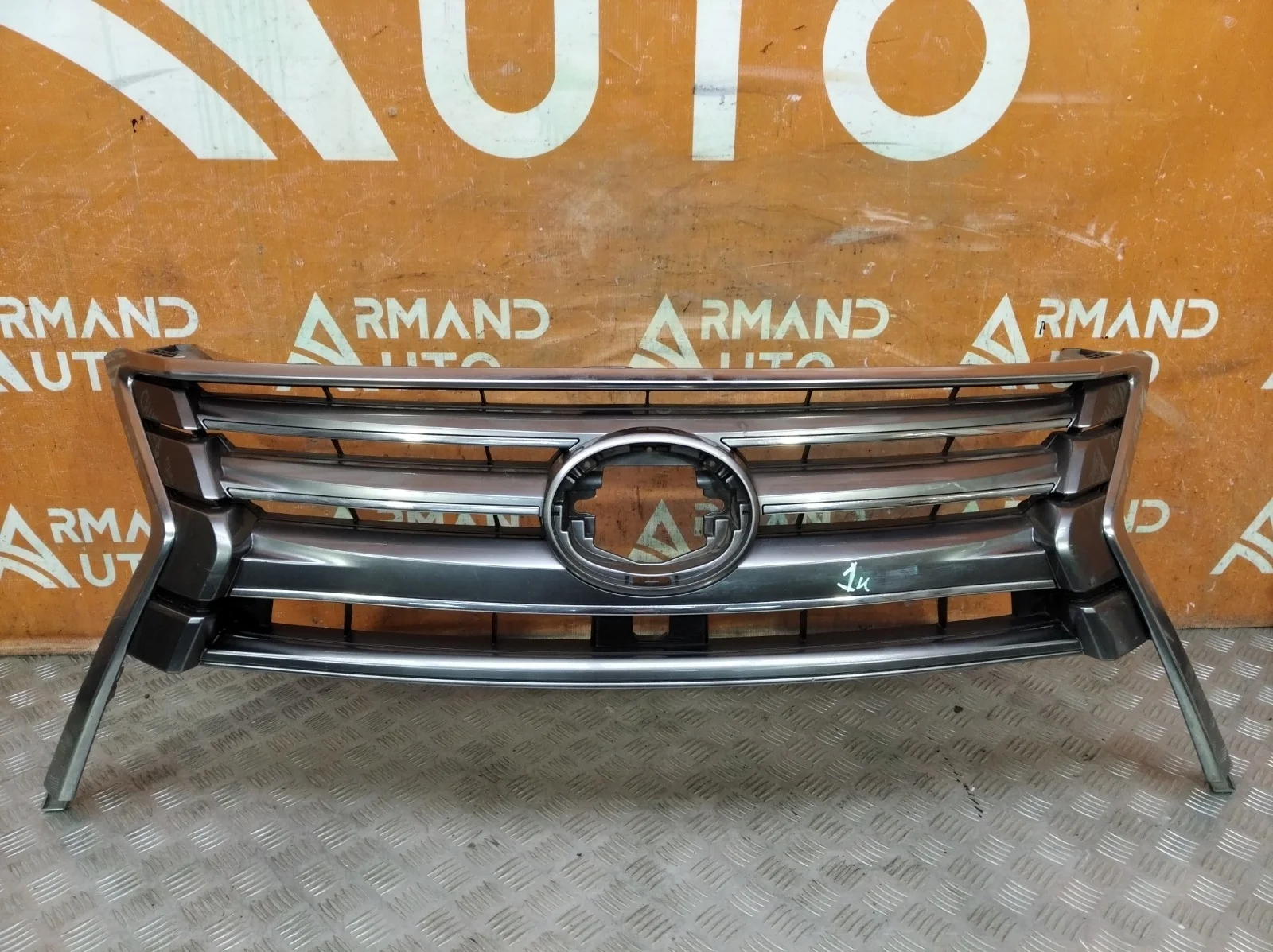 Решетка радиатора Lexus LX 2015-2023 URJ200