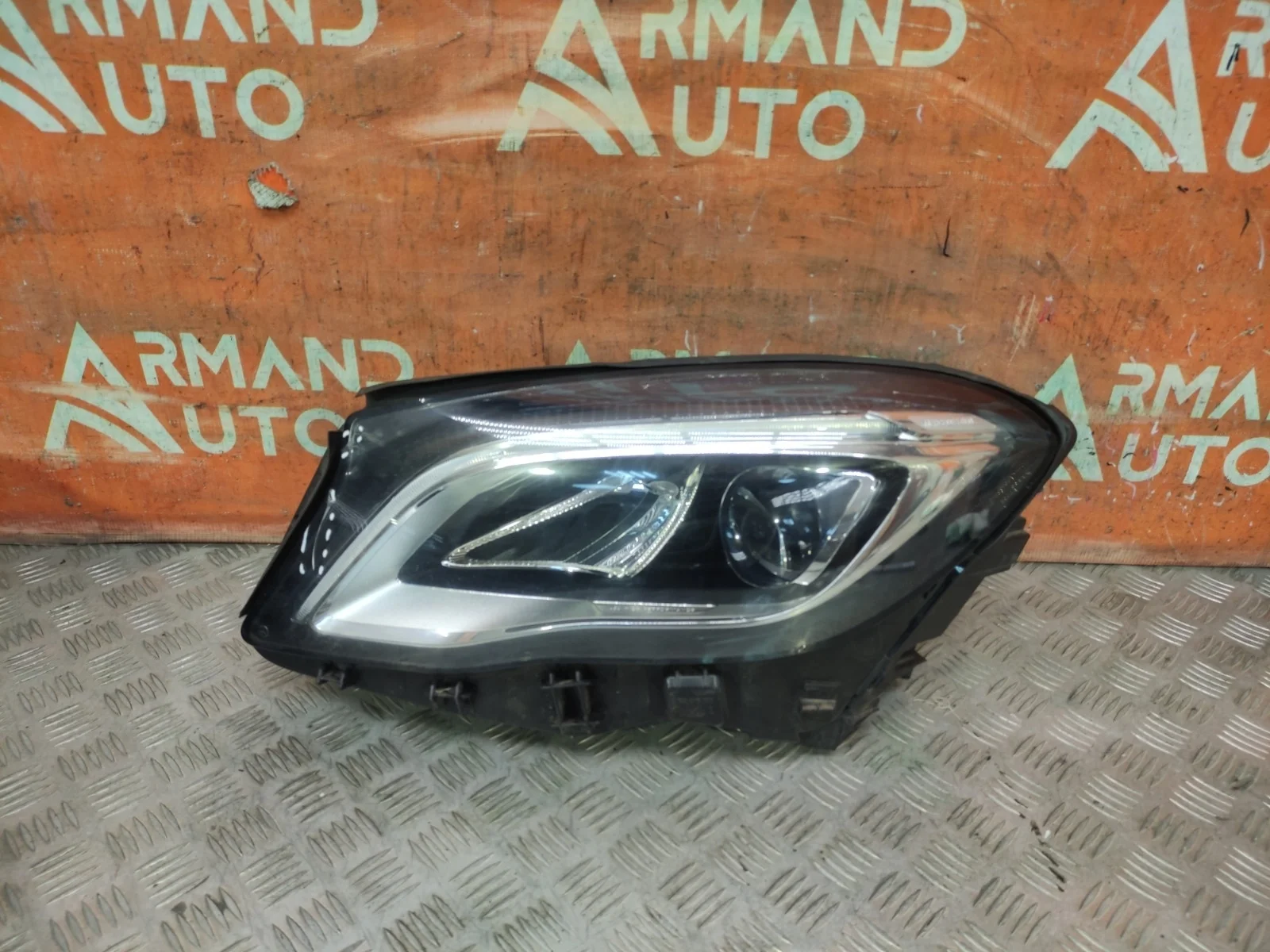 Фара Mercedes GLA-Class 2017-2020 X156