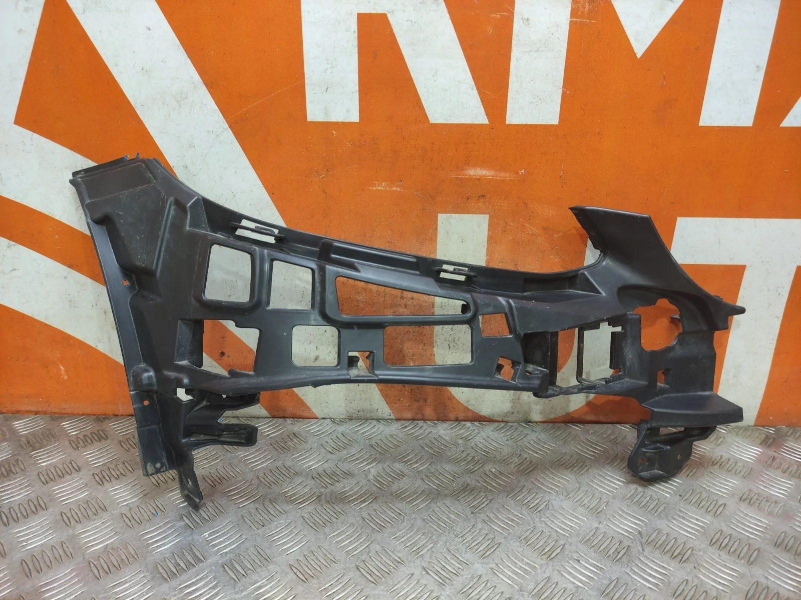 Кронштейн бампера Mercedes -Class 2014-2018 W205, S205, C205