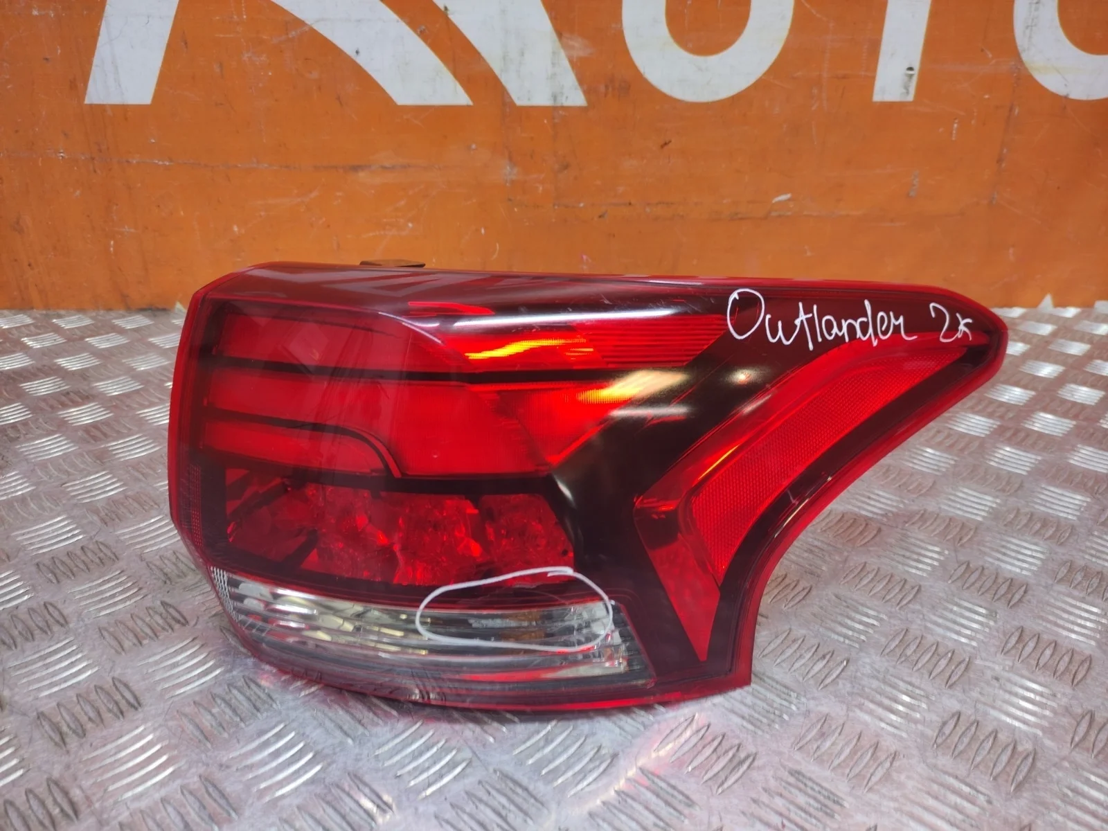 Фонарь внешний Mitsubishi Outlander 2015-нв 3