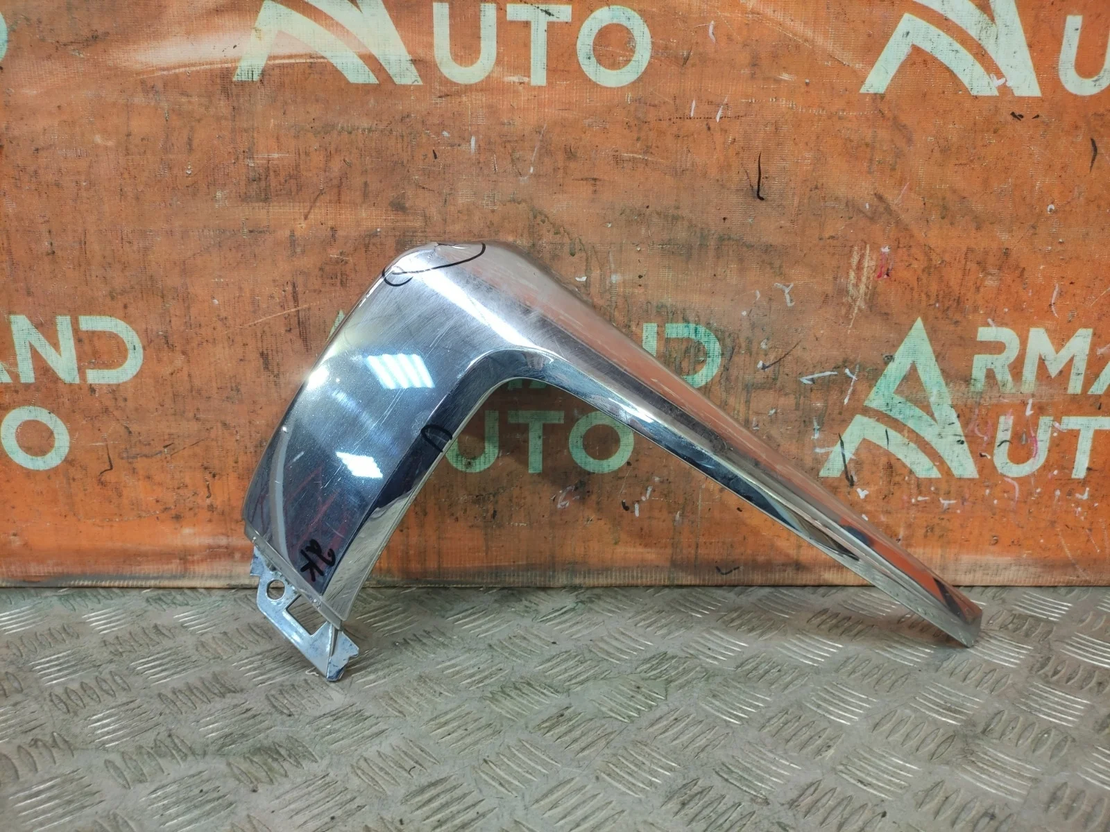 Накладка бампера Mitsubishi Outlander 2015-нв 3