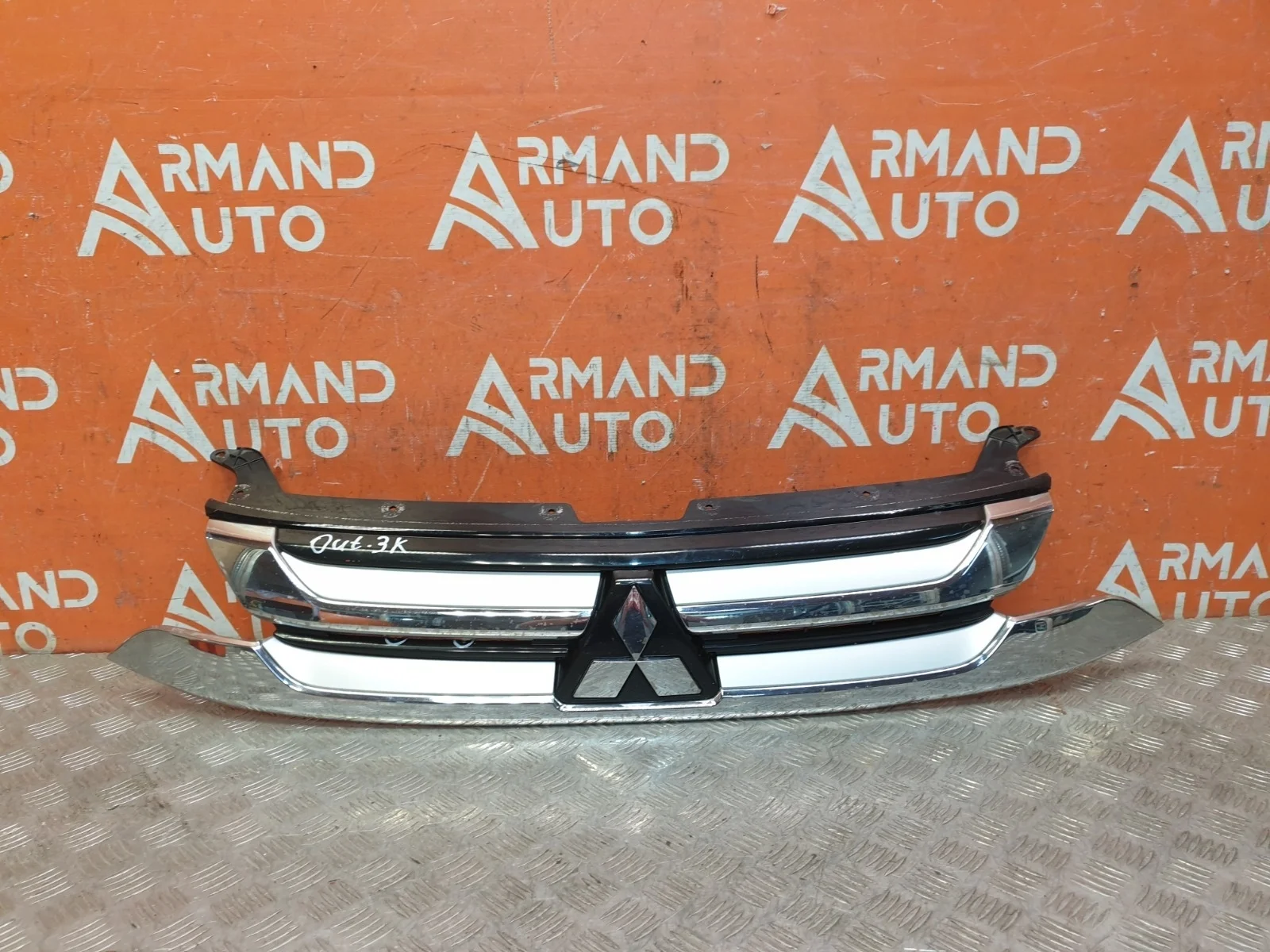 Решетка радиатора Mitsubishi Outlander 2015-2018 3