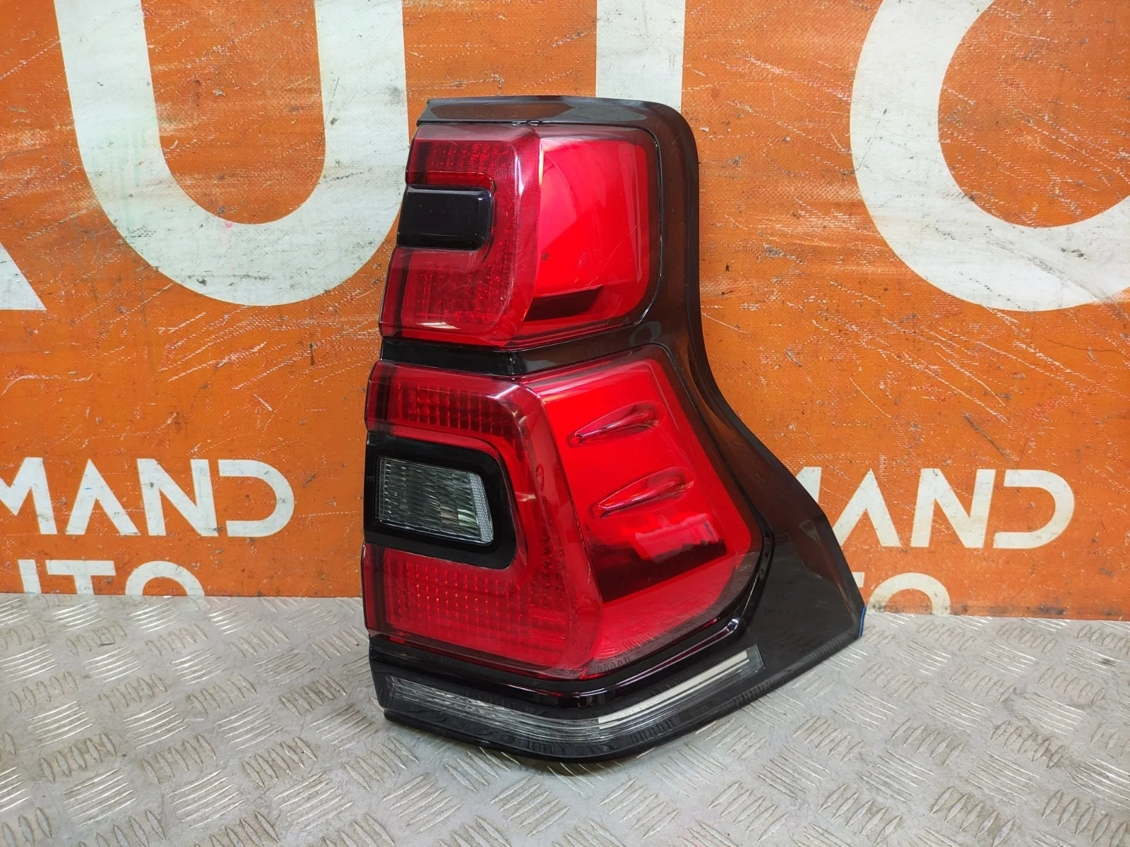 Фонарь Toyota Land Cruiser Prado 2017-нв 150