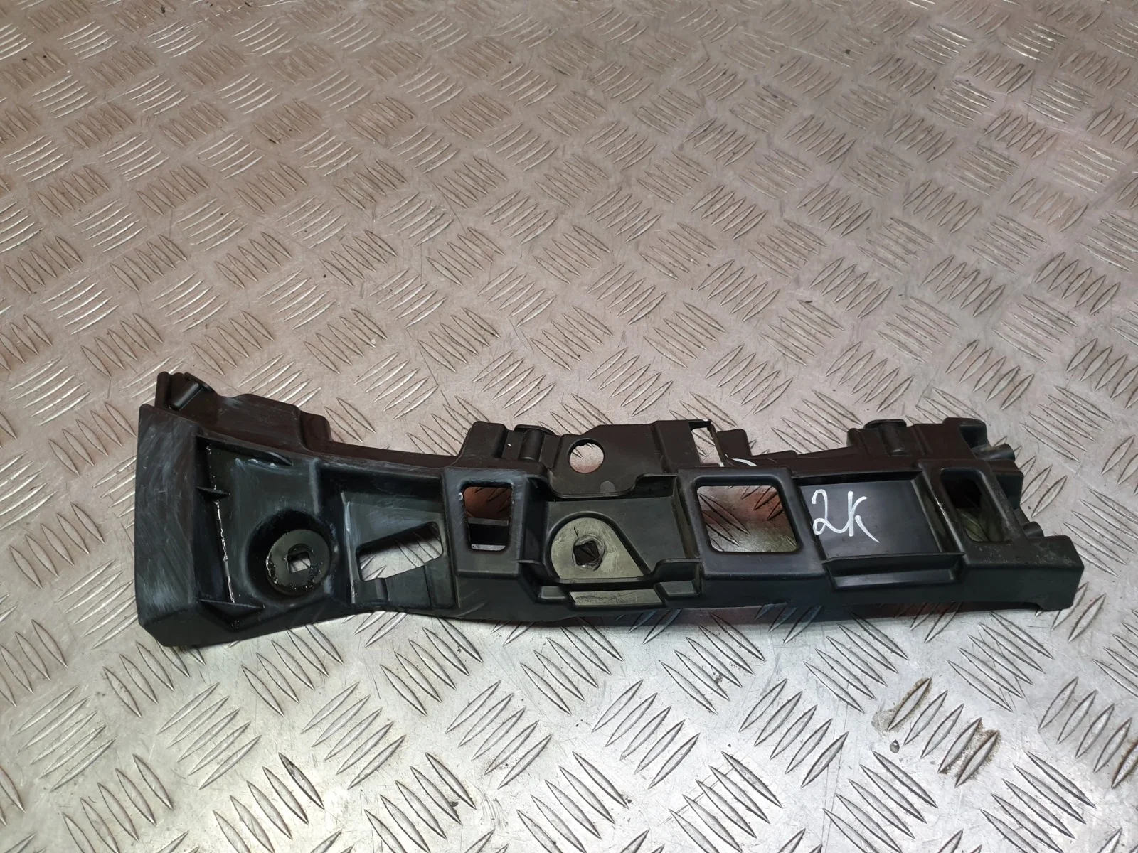 Кронштейн бампера нижний Volkswagen Touareg 2018-нв 3