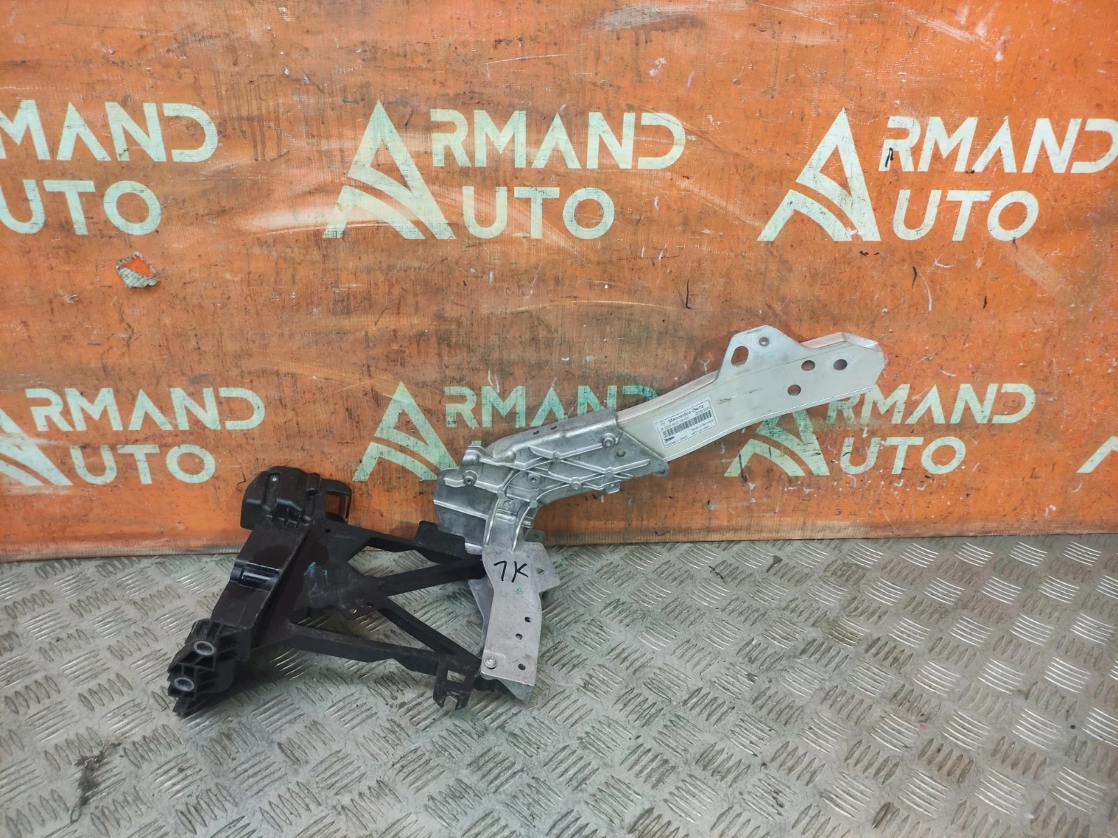 Кронштейн панели передней Mercedes GLC-Class 2015-нв X253