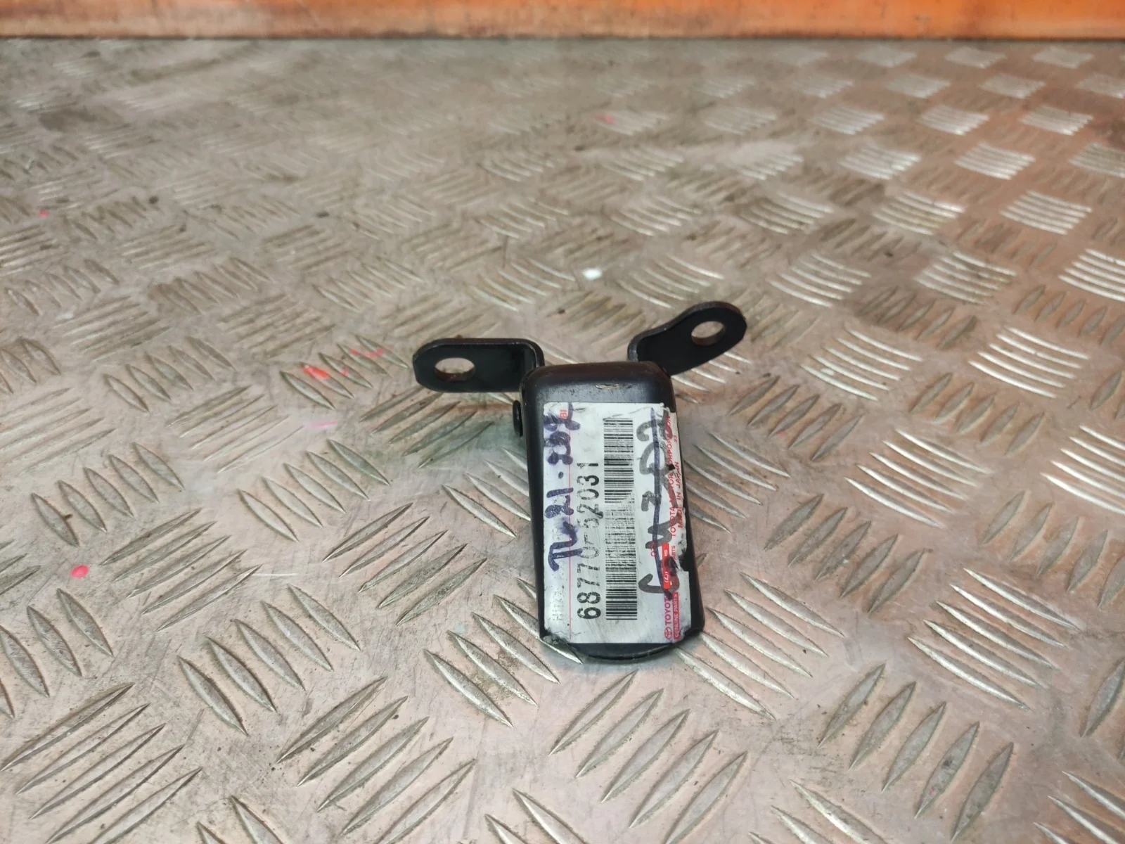 Петля двери нижняя Toyota Camry 2011-2018 7 XV50