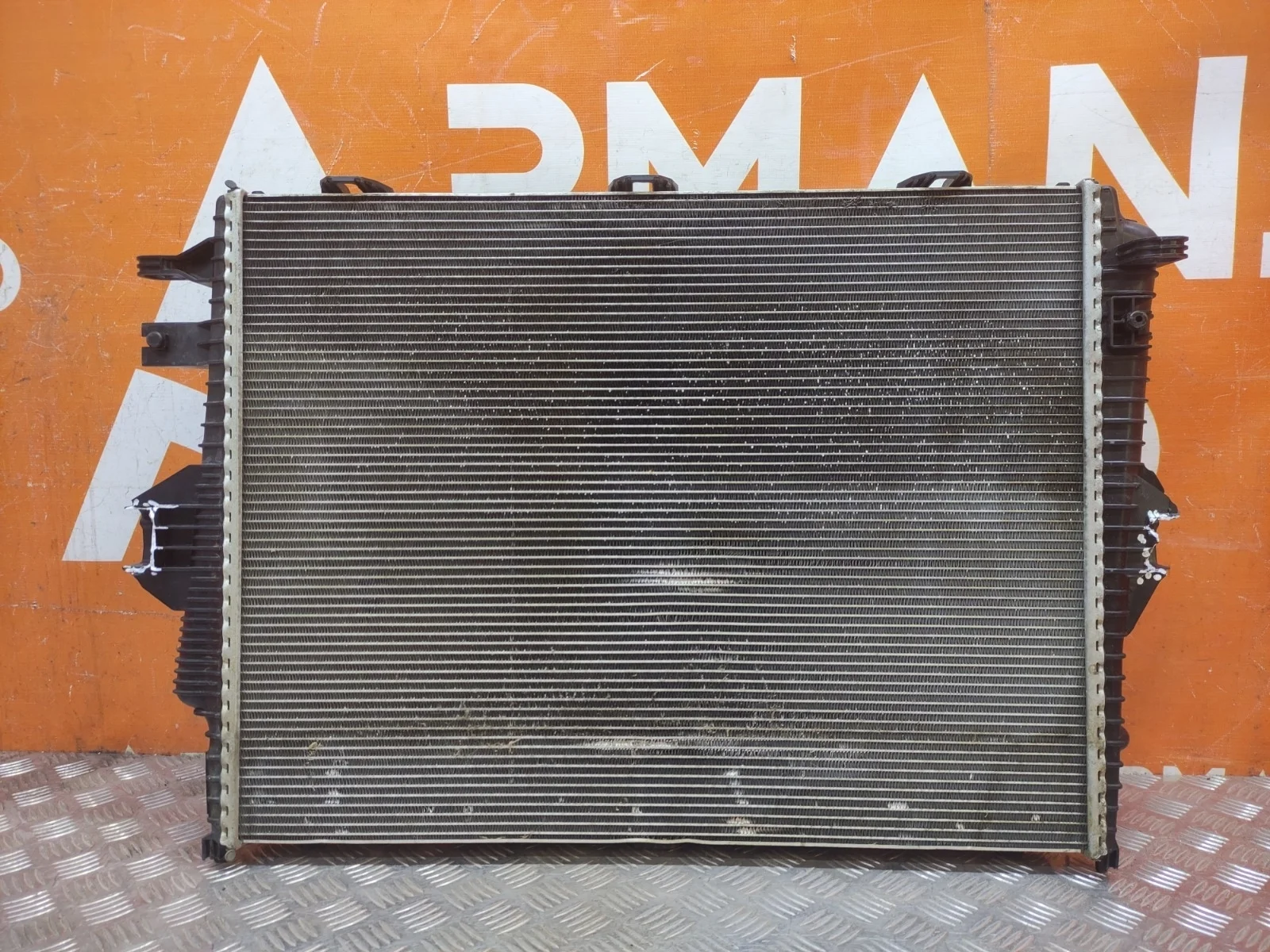 Радиатор двигателя (двс) Volkswagen Touareg 2010-2018