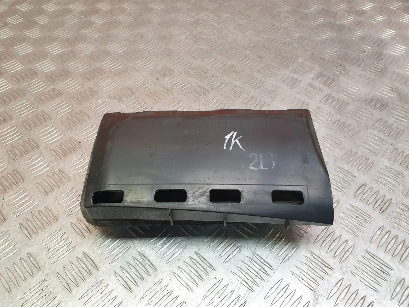 Решетка вентиляционная багажника Toyota Land Cruiser Prado 2002-2009 120