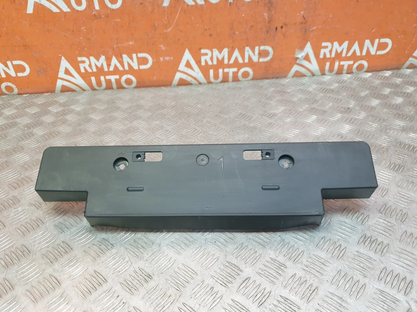 Площадка под гос номер Toyota Land Cruiser 2015-2021 200