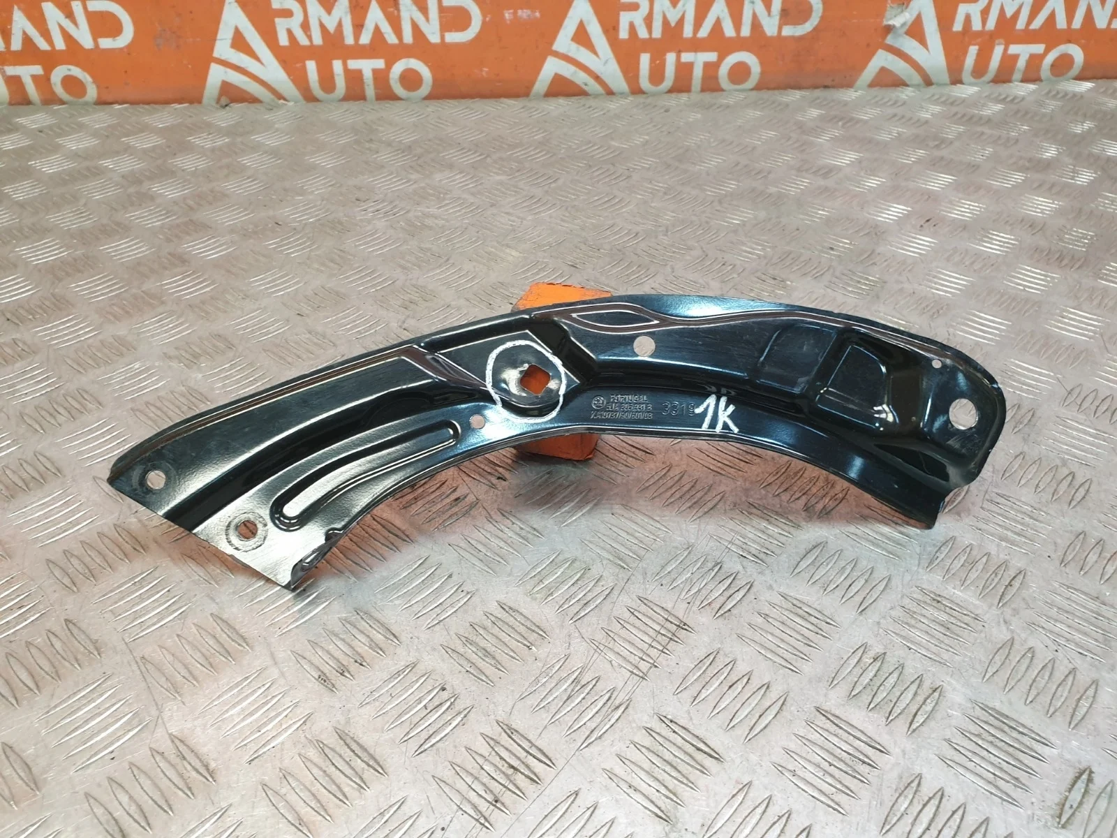 Кронштейн панели Skoda Rapid 2014-2020